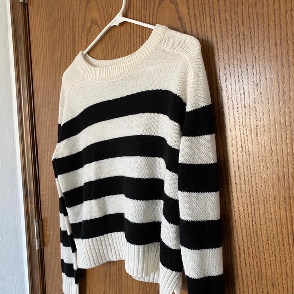 Cropped Sweater - Picture 2 of 3